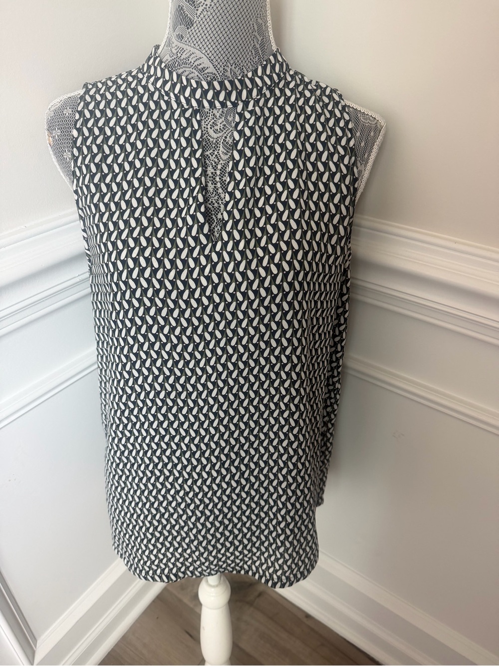 Loft Outlet Women's Sleeveless Blouse Print Size M